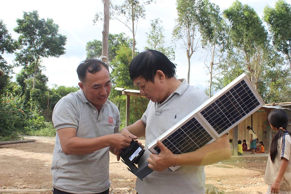 Điện[-]mặt[-]trời[-]và[-]nước[-]sạch[-]lần[-]đầu[-]về[-]với[-]người[-]dân[-]H’Mong[-]thôn[-]Ea[-]Rớt